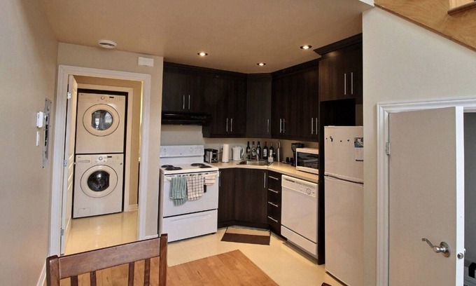 Bellerive Apartment | Loft with mezzanine and 16-foot ceilings near all amenities