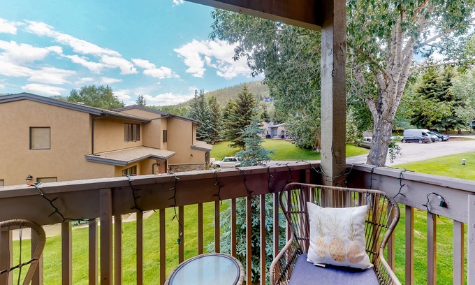 Eagle-Vail Condo | Lofted ski getaway near the slopes with WiFi, grill, patio, full kitchen & W/D