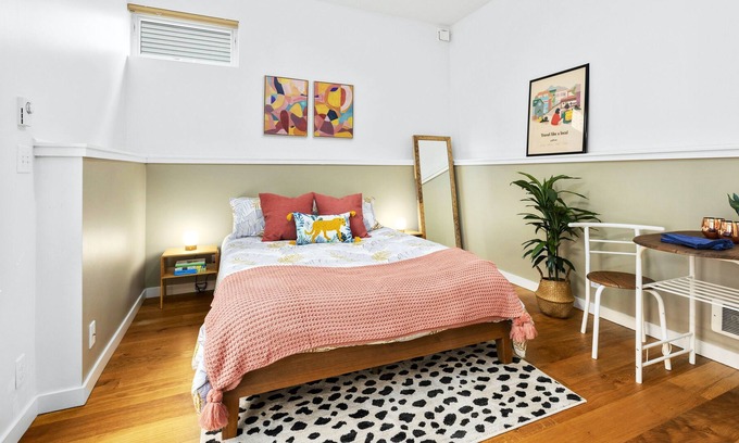 Lake City Apartment | Loftium | Beautiful 1 BR Guest Suite w/ Kitchen + Laundry