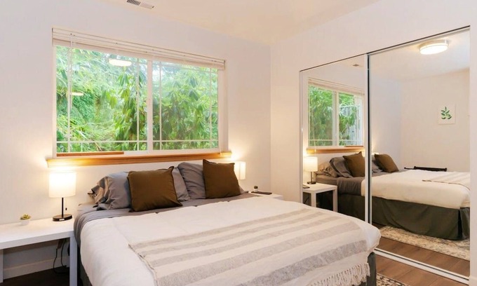 Shoreline Apartment | Loftium | Charming Private Guest Suite In Shoreline!