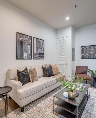 Midtown House | Lofts At 30th - Modern Life - Mins To Broadway