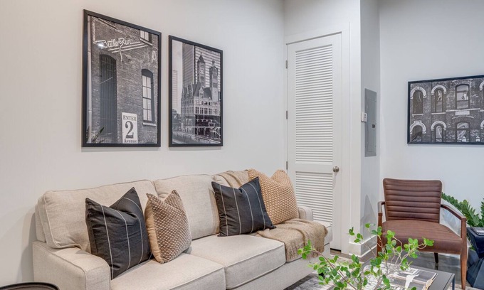 Midtown House | Lofts At 30th - Modern Life - Great Walking location!