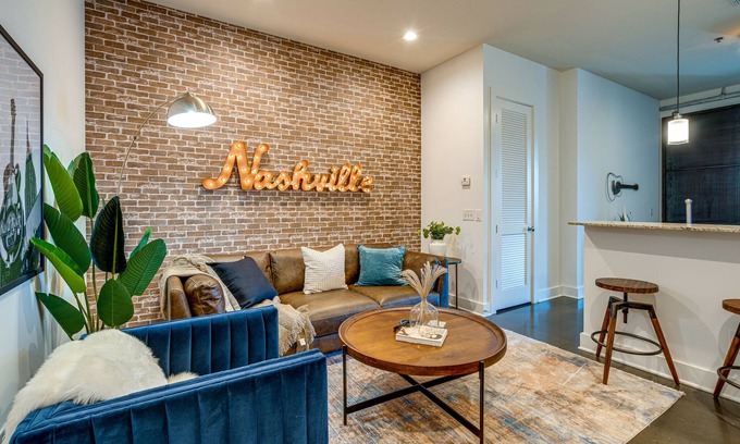 Midtown House | Lofts At 30th - Urban Lounge - Minutes To Broadway