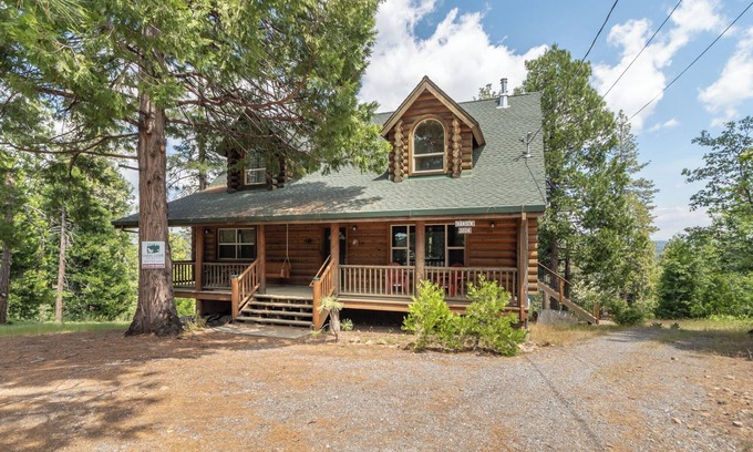 Glencoe Cabin | Log Cabin Hideaway- Cozy Mountain Getaway
