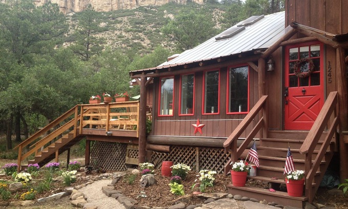 Durango Cabin | Log Cabin & Hut, WIFI, 13 acres; borders Nat Forest; 8 min. to town! Sleeps 9