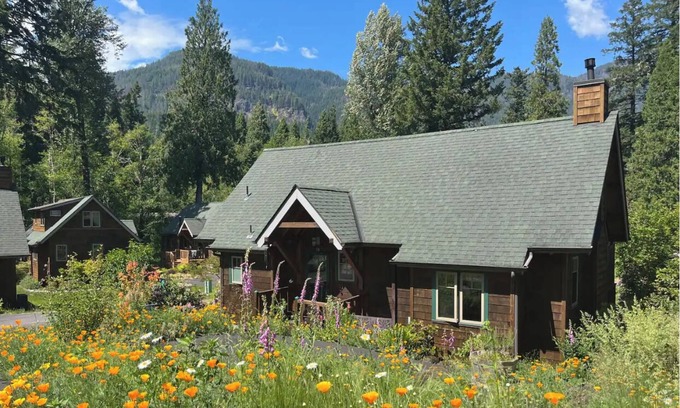 McKenzie Bridge Cabin | Log Cabin Inn 18 On The McKenzie River