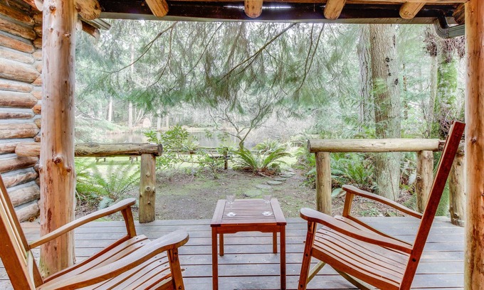 Greenbank Cabin | Log Cabin on 25 Acres with Rustic Charm & Modern Comfort