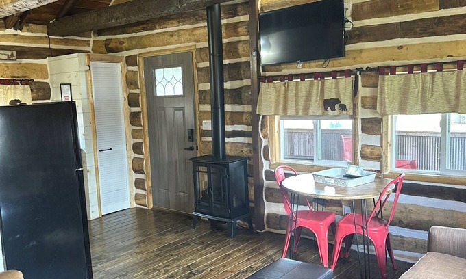 Tomahawk Cabin | Log Cabin on Lake Alice & ATV/UTV Trails, Brother Bear 2-Bedroom