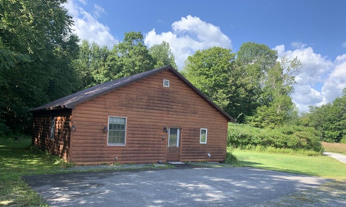 Woodsville House | Log cabin style house