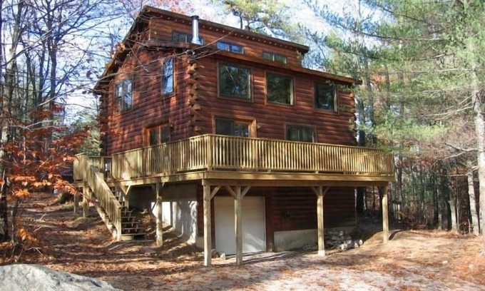 Conway House | Log Cabin with nearby pond, ideal for summer and winter fun - Pets Considered
