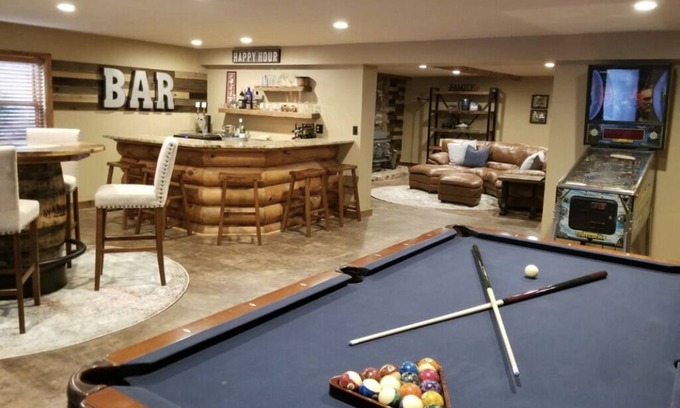 Woodmoor House | Log Home-Hot Tub-Game Room/Workout Room/Fireplace-BBQ-Yard Games/Pickleball