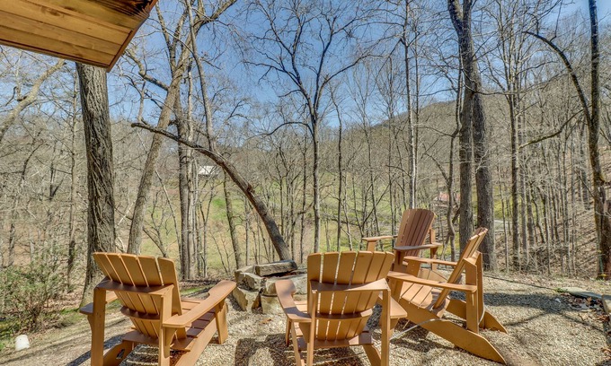 Cherokee Cabin | Log home in private neighborhood with covered porch & fireplace