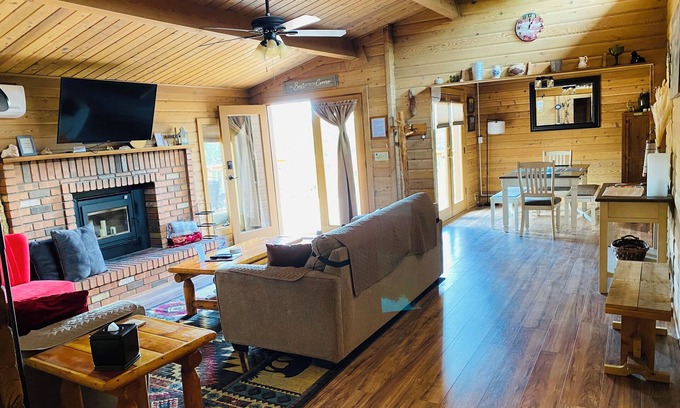 Diamond Valley House | Log House Surrounded By Trees But Close To Prescott and Prescott Valley