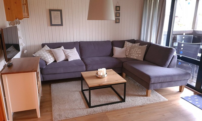Damp House | Log house with large garden - WiFi included - only 5 minutes to the beach