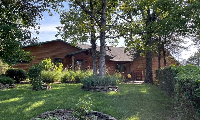 Shell Knob House | Log Ranch on 240ft bluff overlooking Table Rock Lake