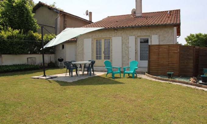 Meschers-sur-Gironde House | Logement 4p. close to beach and center with garden + all on foot +