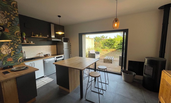 Orlienas House | Logement Gîte Meublé 50m2 + Jardin
