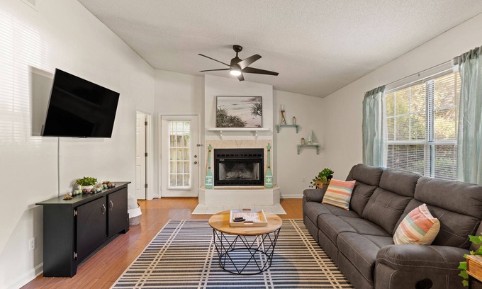 Brunswick House | Loggerhead Crossing - Near FLETC/Restaurants/Shops
