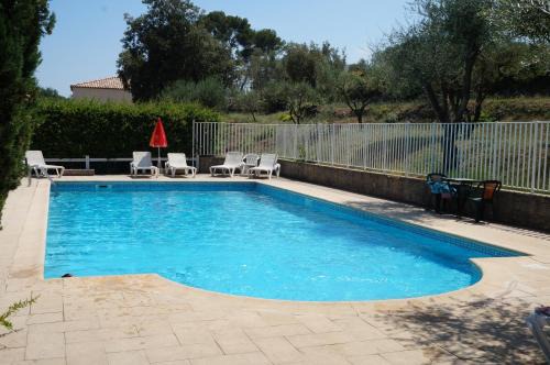 Draguignan Hotel | Logis Hotel Le Col De L'ange