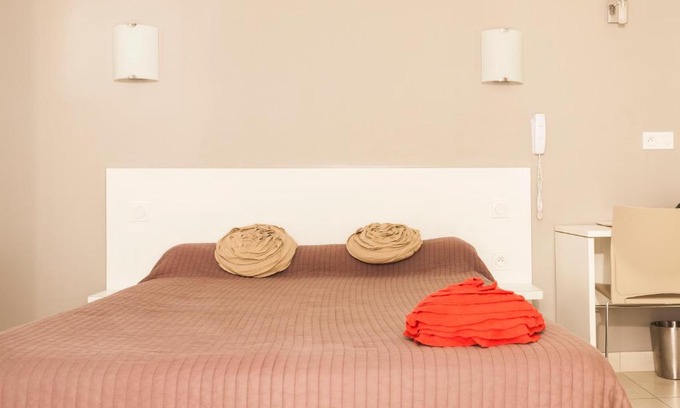Albaron Hotel | Logis Hotel Restaurant Le Flamant Rose camargue