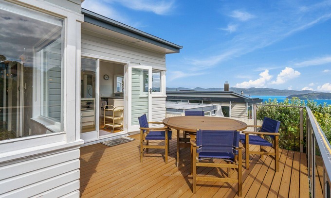 Khandallah House | Lohia Lustre - Wellington Holiday Home