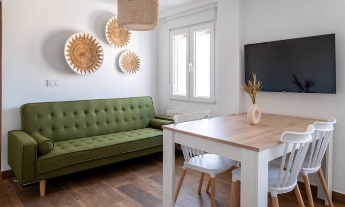 La Almozara Apartment | LOIRA NAVARRA 32: Modern and Cozy with Views