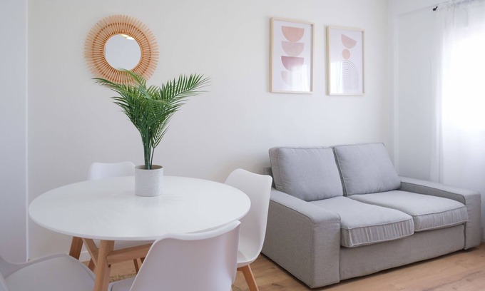 La Almozara Apartment | LOIRA SANTA OROSIA: Comfort near the AVE (high speed train)