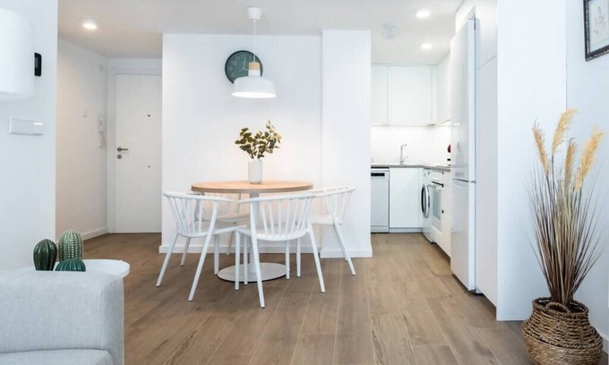 Zaragoza Apartment | LOIRA THOUGHT 1: Comfort and Natural Views