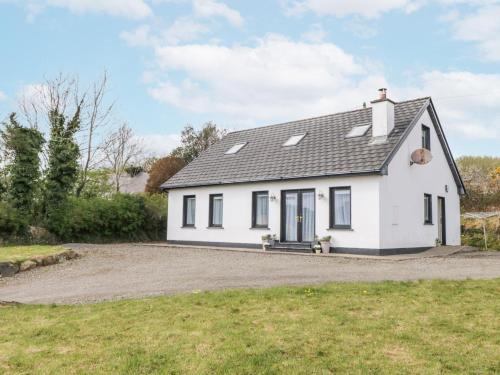 Cloghan House | Loistin Coimin