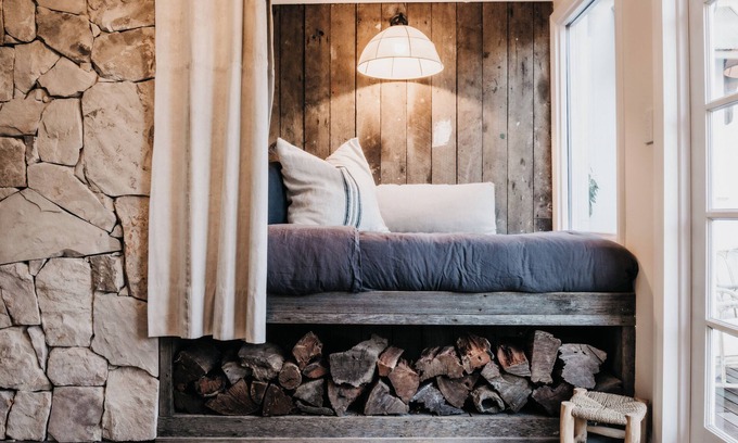 Adaminaby Cottage | Lola Cottage on Baker Street, a soulful Cottage full of charm. Pet Friendly!