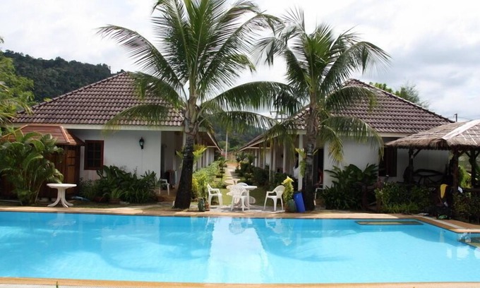Khuekkhak Hotel | Loma Resort