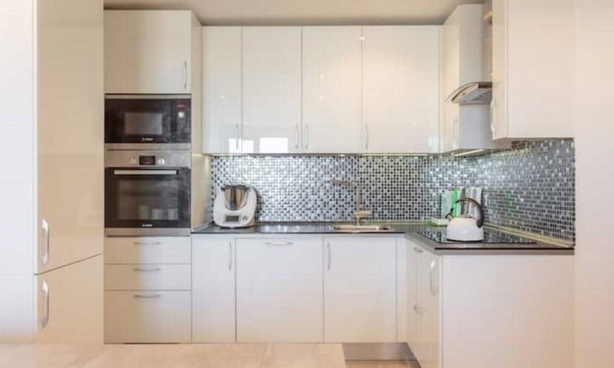 Chadwell Heath Apartment | London 2 bed Apartment 30 Mins from The City | Near Station, Parking & WIFI