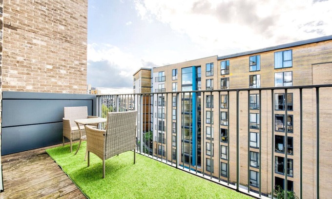 Brent Apartment | London Apartment next to tube station