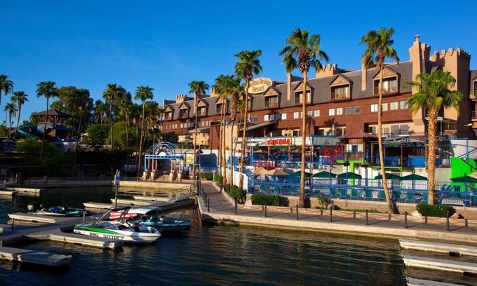 Lake Havasu City Resort | London Bridge Resort 1BR Deluxe Suite with Boat Slip