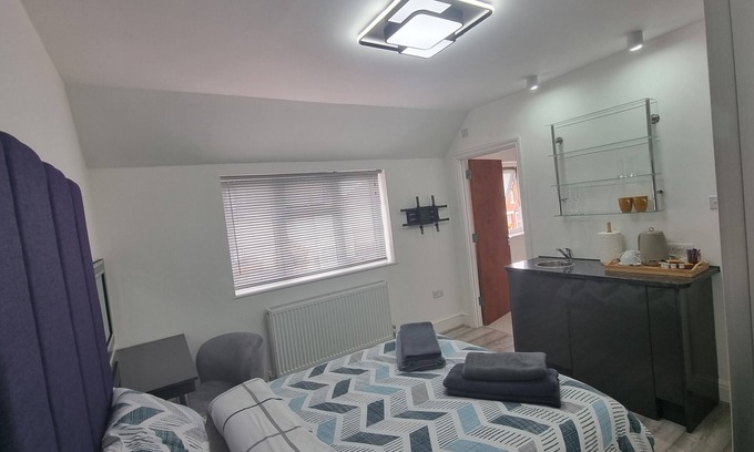 London Colney Apartment | London Colney serviced apartments with kitchenette, Hertfordshire