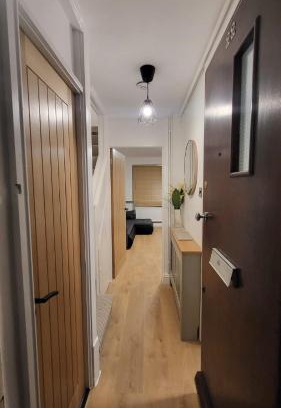 St. George's Apartment | London Flat - Good Access To Central and more!
