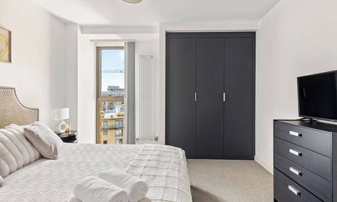 Docklands Apartment | London Gateway Apartment