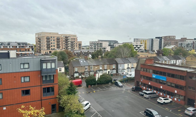 Botwell Apartment | London Heathrow Apartment - Hayes & Harlington