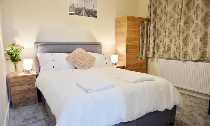 Heath Villa | London Luxurious Sweet Home