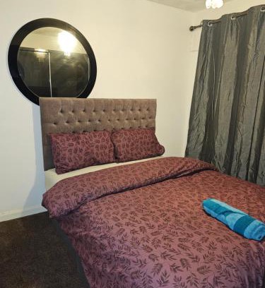 Dagenham House | London Serviced Accommodation x RM10 x DM 4 Weekly x Monthly Deals x Sleeps 10 x FREE Parking x FREE Wifi E