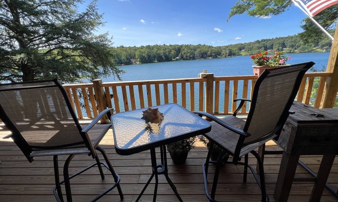 Milford House | Lonestar - New build, stunning lake views, near CDP