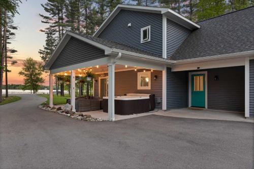 Traverse City House | Long Lake Dream Dogs Welcome
