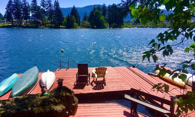 Regional District of Nanaimo Bed & Breakfast | Long Lake Waterfront Bed and Breakfast