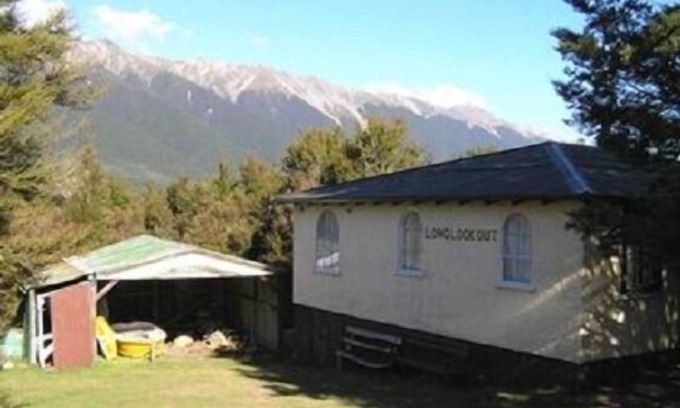 St. Arnaud House | Long Lookout, St Arnaud