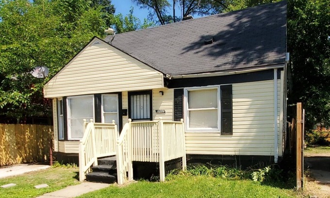 Detroit House | Long stay - Spacious 3 bedroom with 3 full bath
