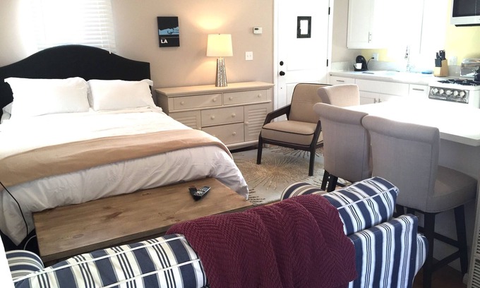 Pacific - Edison Apartment | LONG TERM - EXTENDED STAY - Free-standing Modern Studio. Free Parking