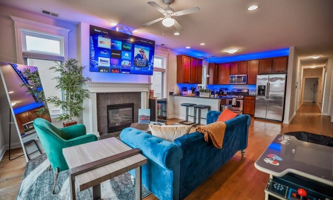 Near West Side Condo | Long-Term Stays | 1 Garage Parking | Private Balcony