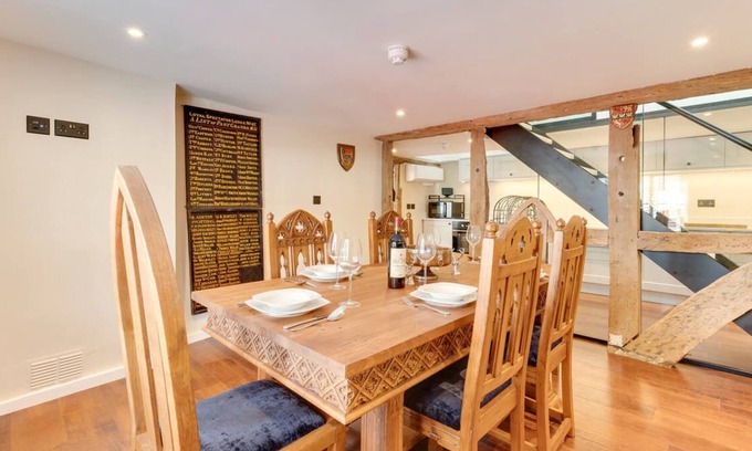 Arundel House | Longmace in the beautiful Arundel