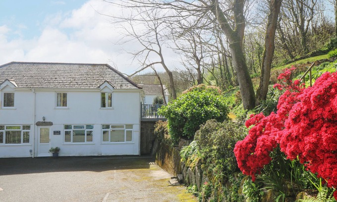 Porthcurno Cottage | LONGSHIPS, country holiday cottage, with a garden in Porthcurno