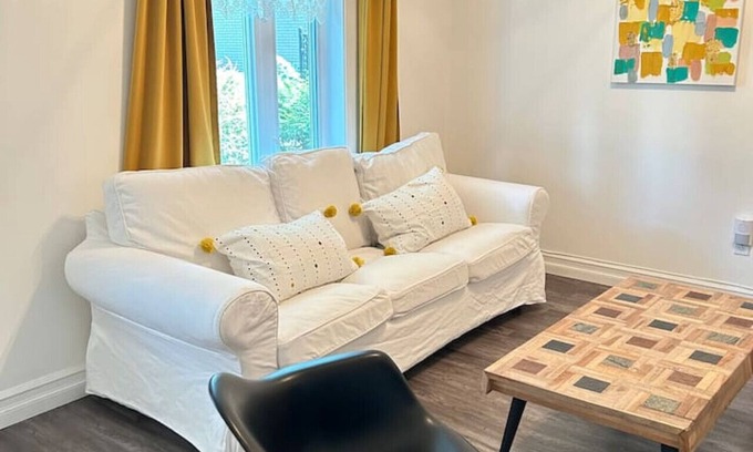Longueuil House | Longueuil,free parking,2 bedroom